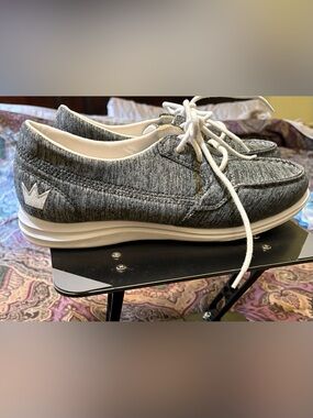 Brunswick Karma Gray Knit Lace-Up Bowling Shoes